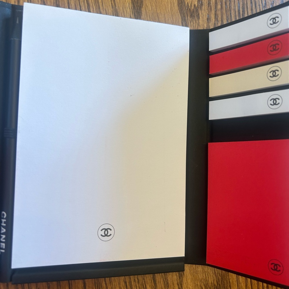 New! CHANEL Sticky Note Set - Picture 8 of 9